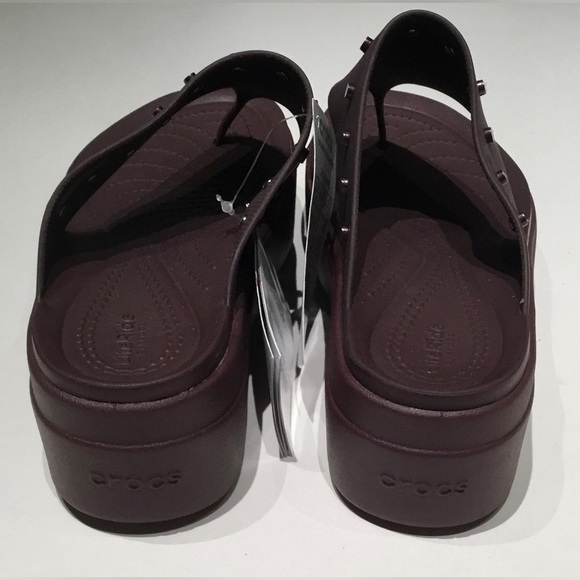 NWT Crocs Brooklyn Studded Flip in Dark Cherry - Picture 4 of 7